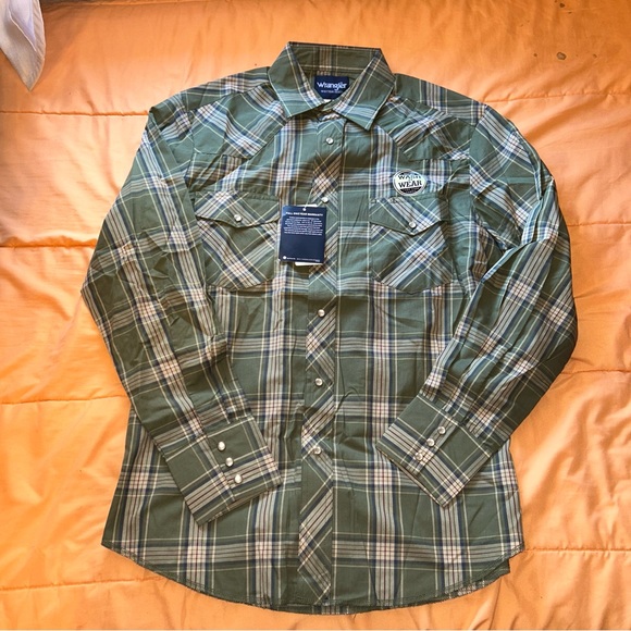 Wrangler Other - Wrangler snap button top western